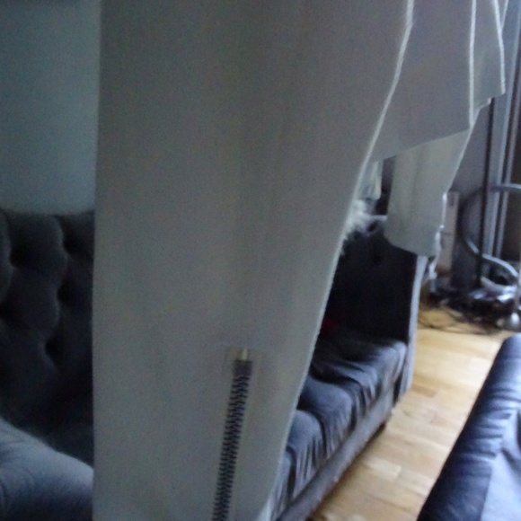 NWT VERA MODA WHITE STUDDED BLAZER WITH ZIPPERS ON CUFFS - Picture 3 of 3